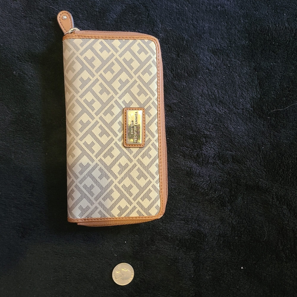Tommy Hilfiger Wallet - Picture 2 of 5
